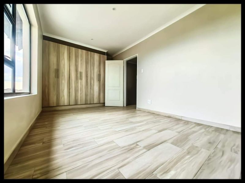 Modern 2 Bedroom Duplex for Sale in Secunda - Photo 5