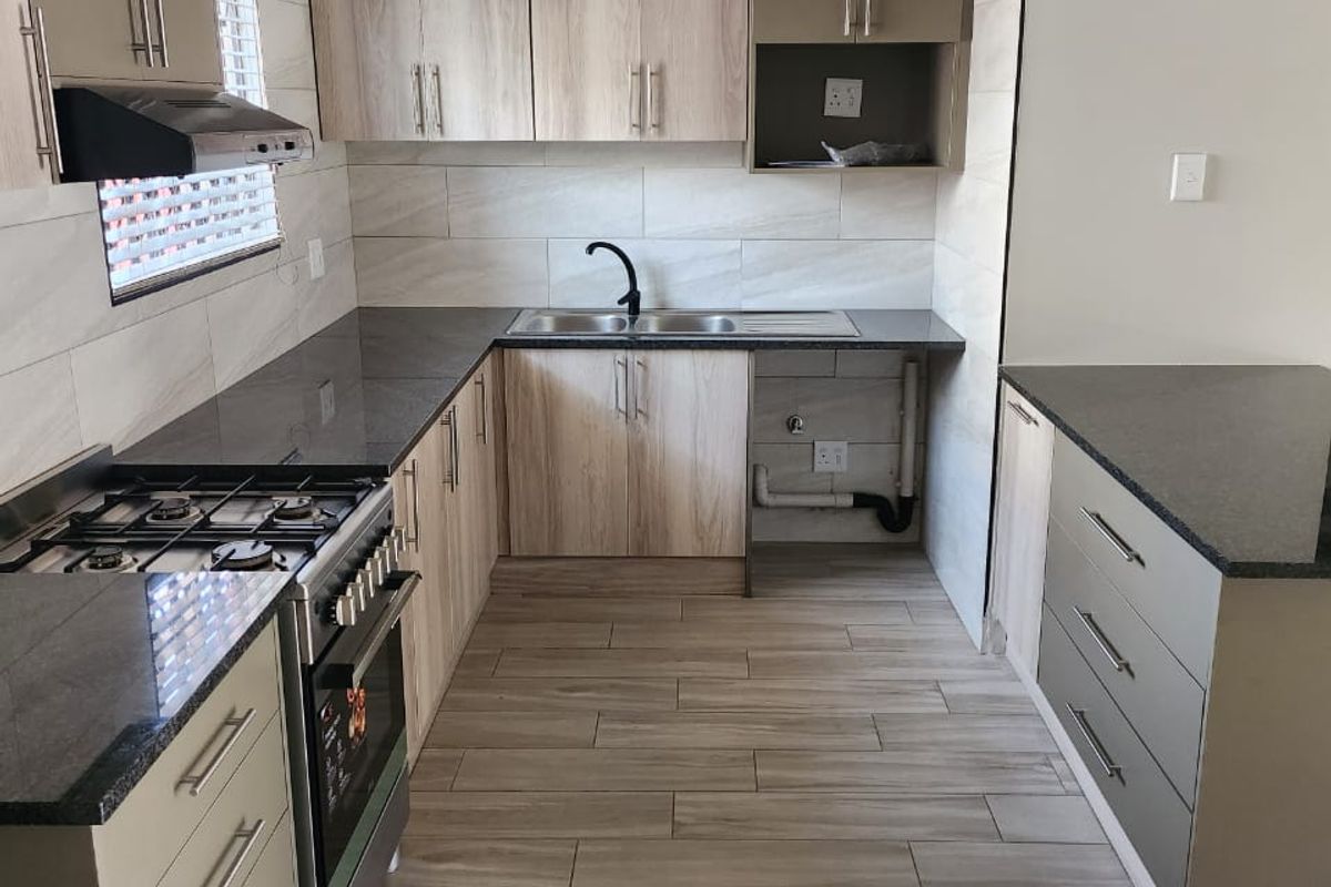 Modern 2 Bedroom Duplex for Sale in Secunda - Photo 3