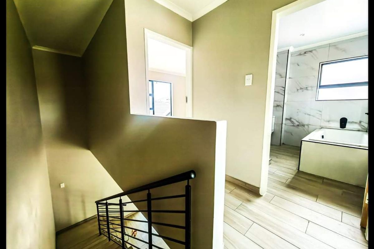 Modern 2 Bedroom Duplex for Sale in Secunda - Photo 4