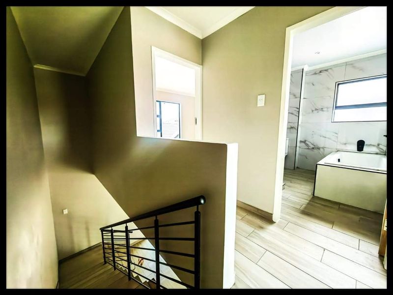 Modern 2 Bedroom Duplex for Sale in Secunda - Photo 4