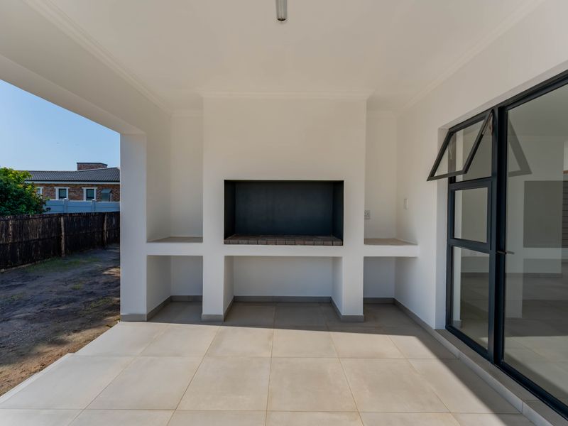 3 Bedroom, 2 Bathroom Family Home in a Quiet Area in Aston Bay, Jeffreys Bay - Photo 4