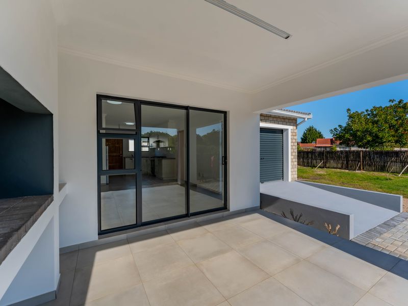 3 Bedroom, 2 Bathroom Family Home in a Quiet Area in Aston Bay, Jeffreys Bay - Photo 6