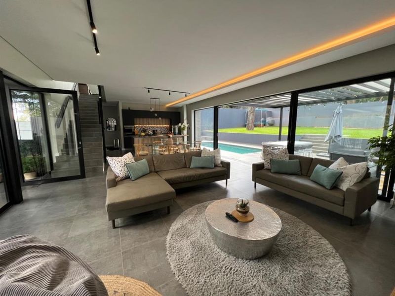 Exceptional 4-Bedroom Masterpiece - one Bryanston's Most Coveted Address - Photo 7