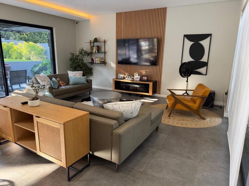 Exceptional 4-Bedroom Masterpiece - one Bryanston's Most Coveted Address - Photo 5