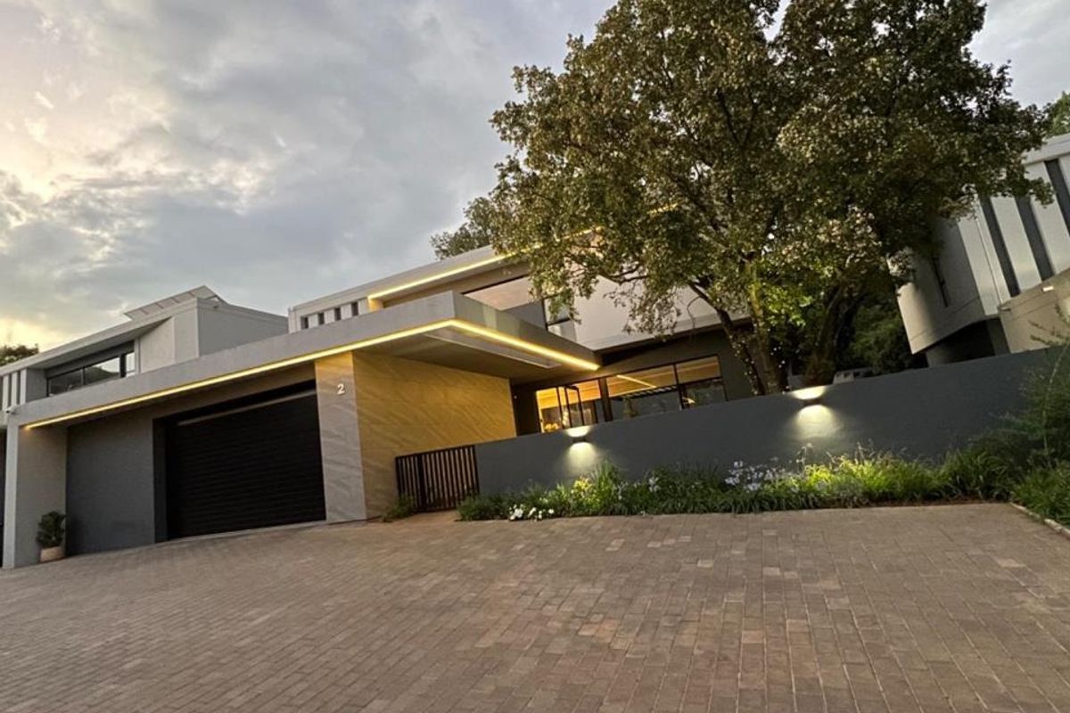 Exceptional 4-Bedroom Masterpiece - one Bryanston's Most Coveted Address - Photo 2