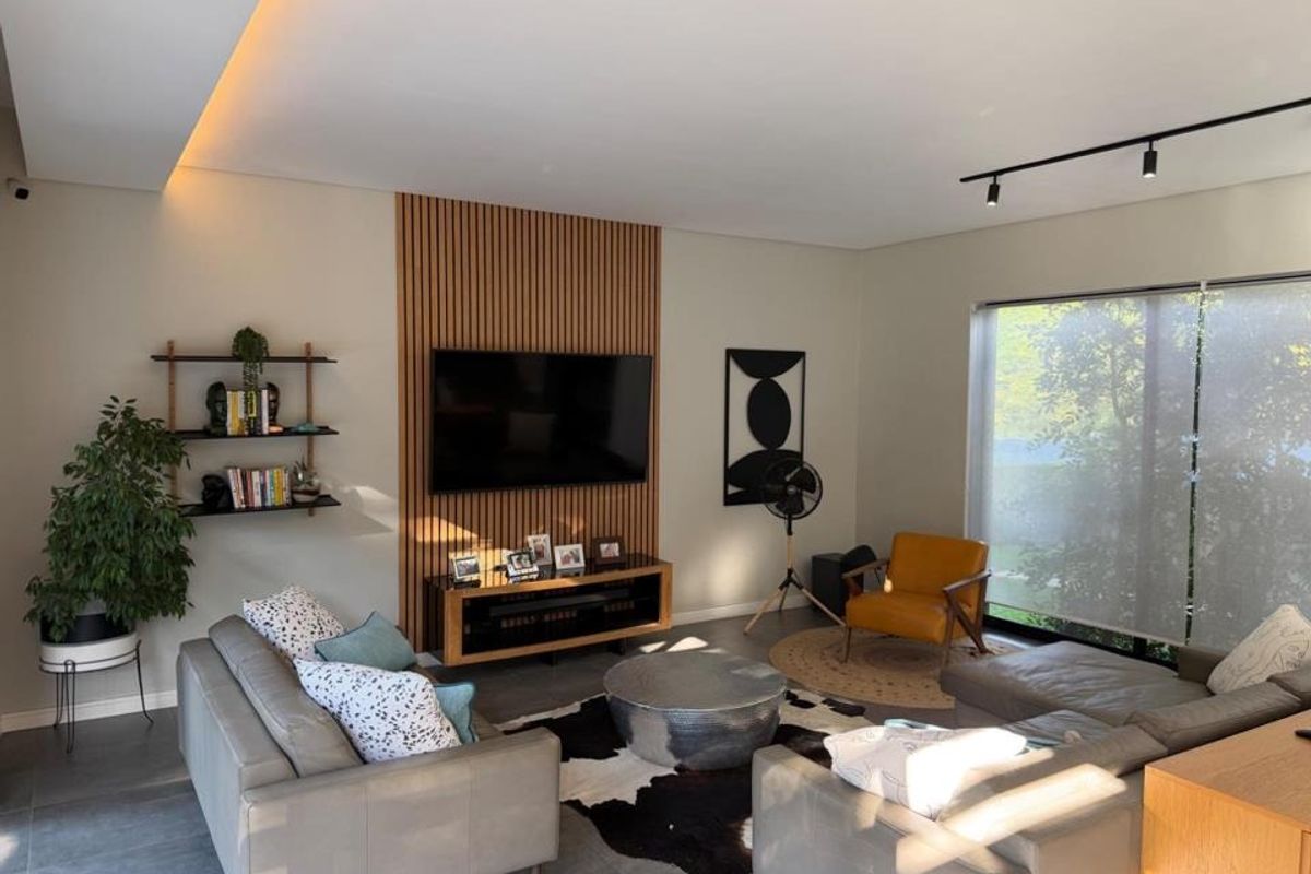 Exceptional 4-Bedroom Masterpiece - one Bryanston's Most Coveted Address - Photo 5