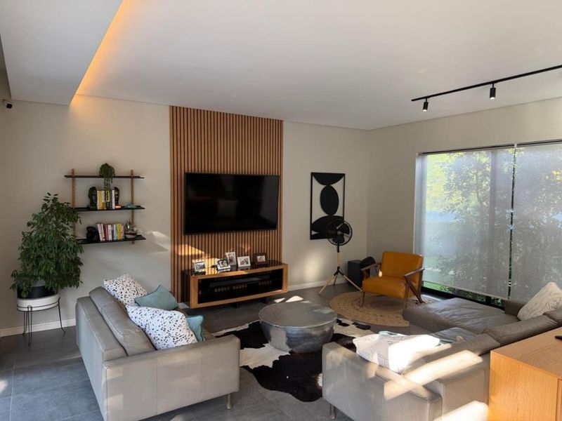 Exceptional 4-Bedroom Masterpiece - one Bryanston's Most Coveted Address - Photo 4