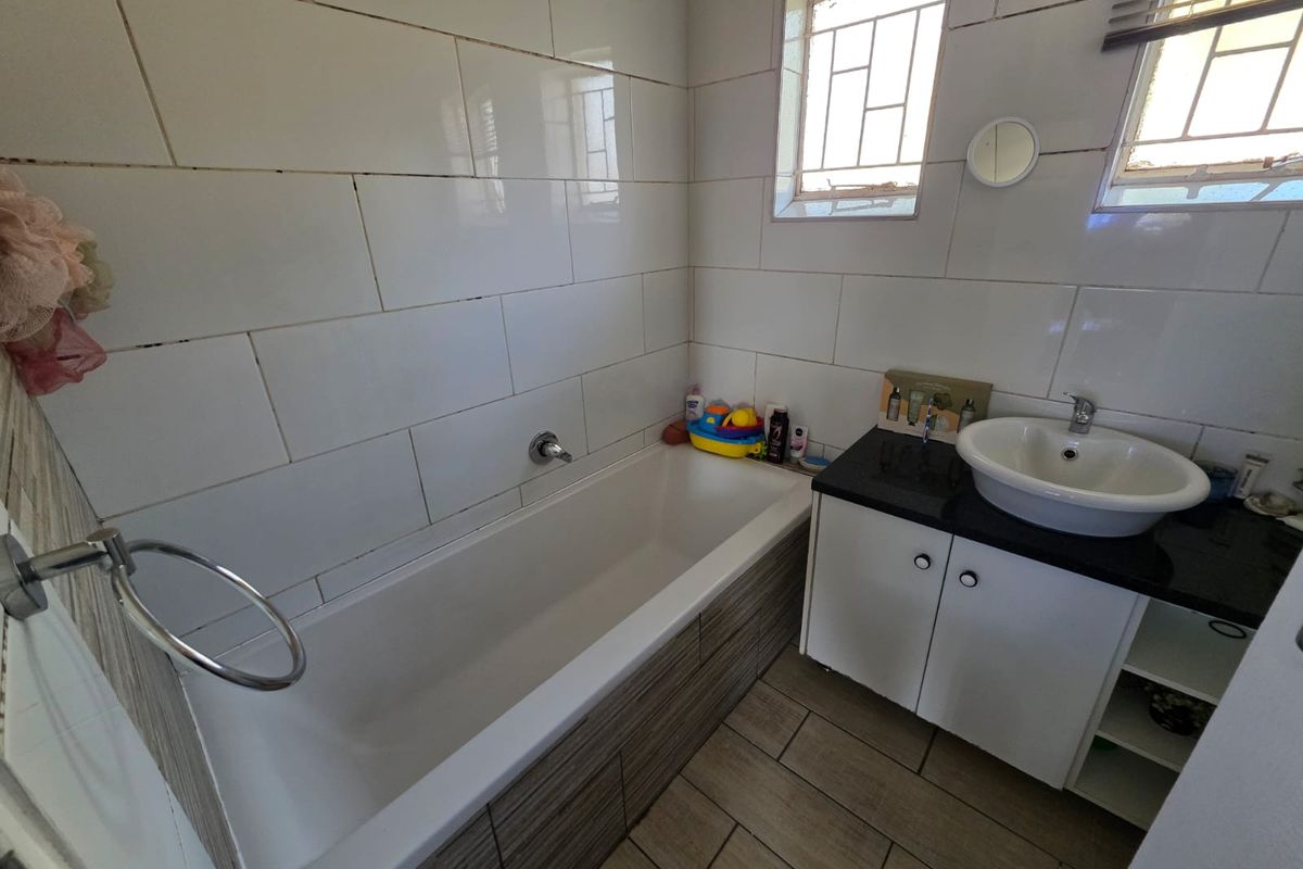 Beautiful Family Home for Sale in Sasolburg - Photo 2