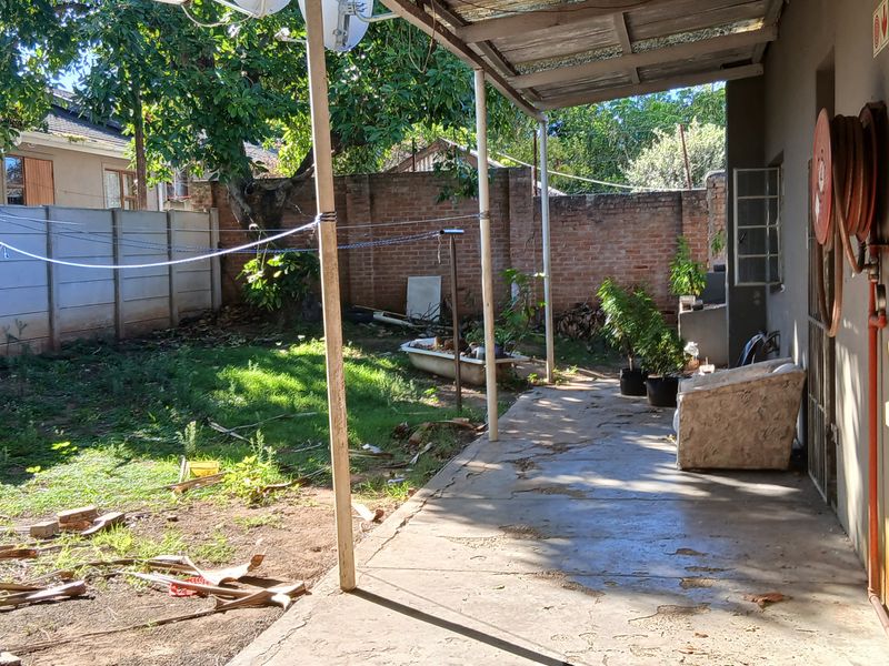 Calling all investors for this prime commercial property - Photo 9
