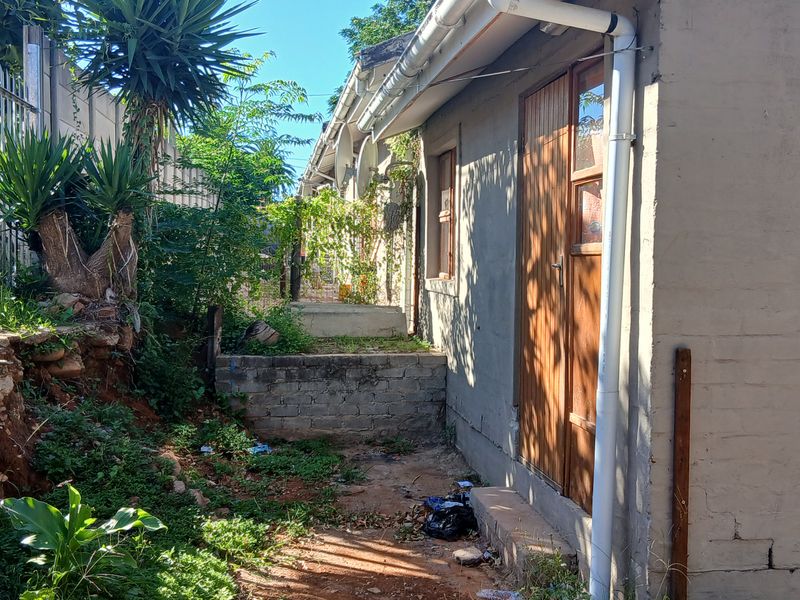 Calling all investors for this prime commercial property - Photo 7