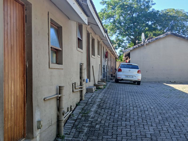 Calling all investors for this prime commercial property - Photo 8