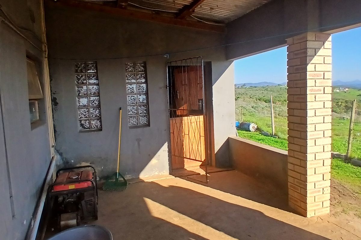 Smallholding close to Uitenhage and easy access to main road - Photo 3