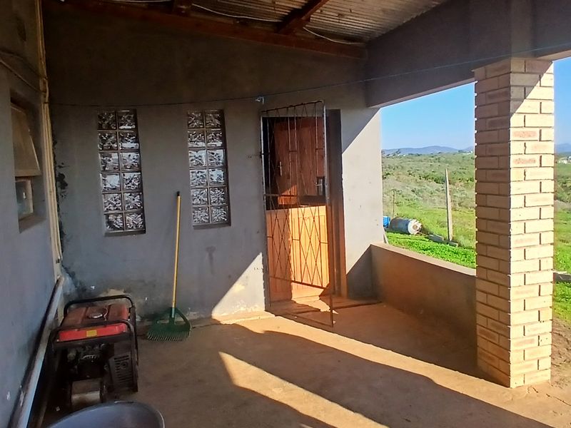 Smallholding close to Uitenhage and easy access to main road - Photo 3