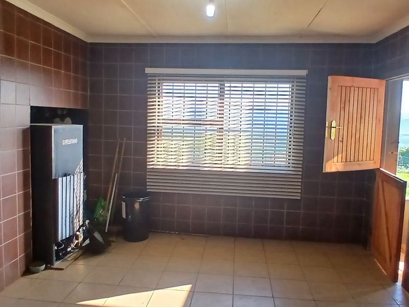 Smallholding close to Uitenhage and easy access to main road - Photo 5