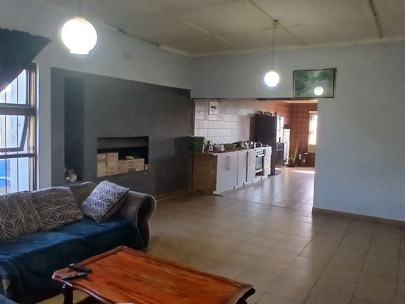 Smallholding close to Uitenhage and easy access to main road - Photo 6