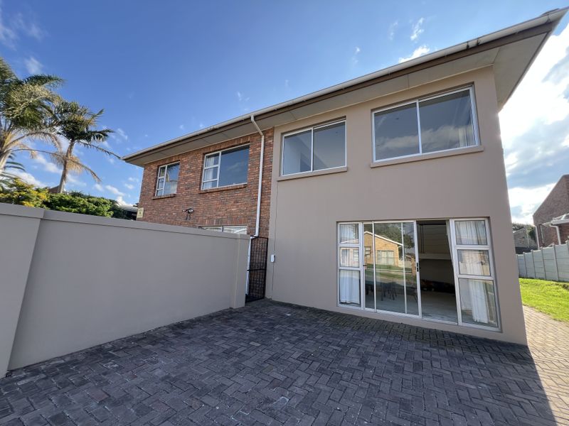 Prime Location • Double Storey • Spectacular Sea Views - Photo 1
