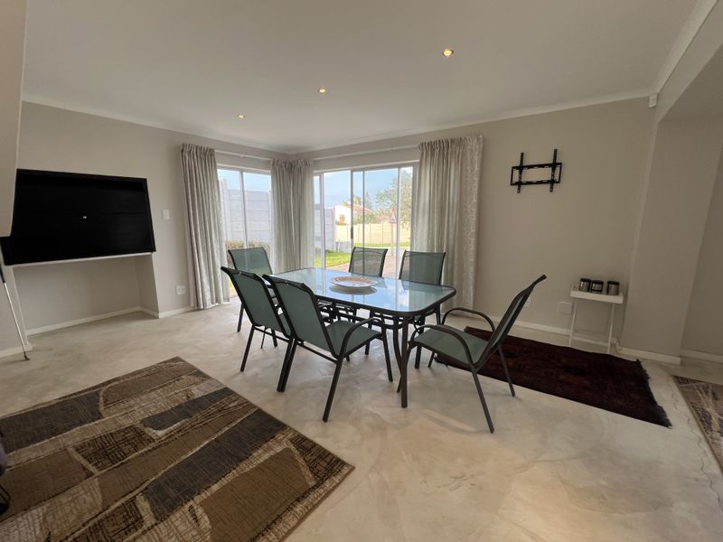 Prime Location • Double Storey • Spectacular Sea Views - Photo 4
