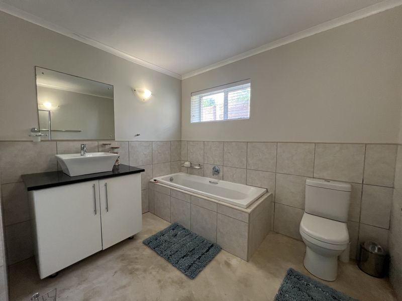 Prime Location • Double Storey • Spectacular Sea Views - Photo 9