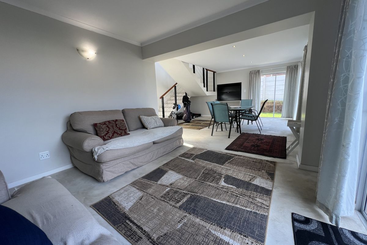 Prime Location • Double Storey • Spectacular Sea Views - Photo 5