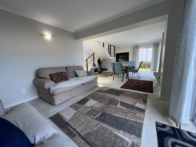 Prime Location • Double Storey • Spectacular Sea Views - Photo 5