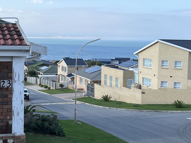 Prime Location • Double Storey • Spectacular Sea Views - Photo 2