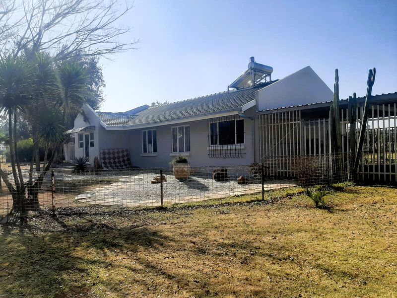 Spacious 4-Bedroom Plot Home to Rent – Country Living with Ample Space - Photo 1