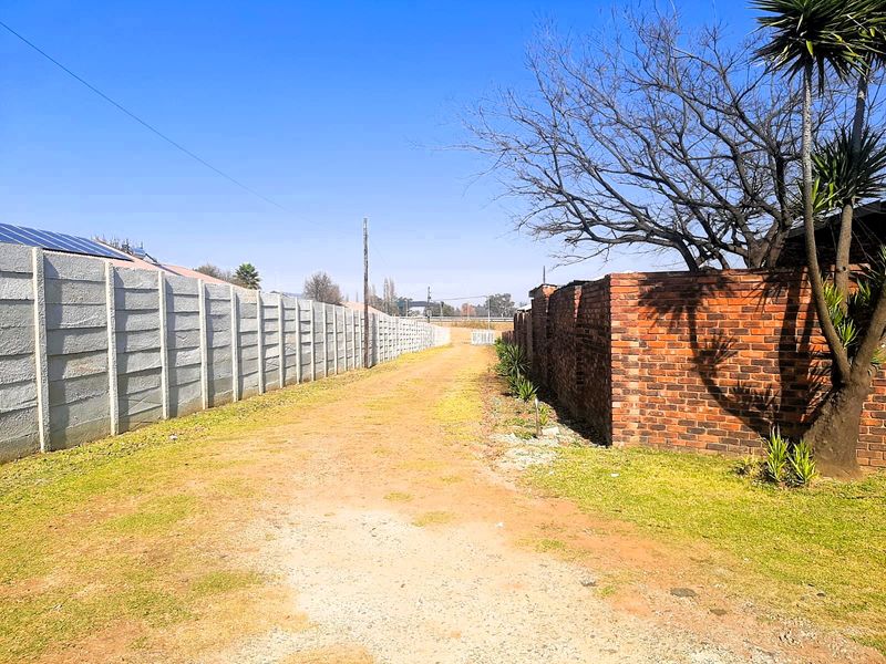 Spacious 4-Bedroom Plot Home to Rent – Country Living with Ample Space - Photo 2