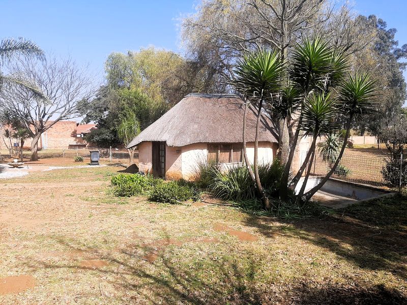 Spacious 4-Bedroom Plot Home to Rent – Country Living with Ample Space - Photo 3