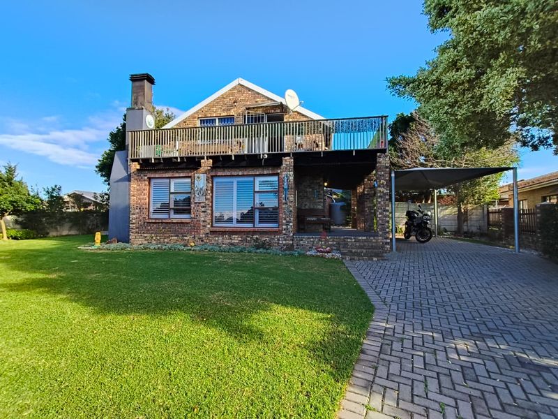 Double-Storey Facebrick Home with Distant Sea Views - Photo 1