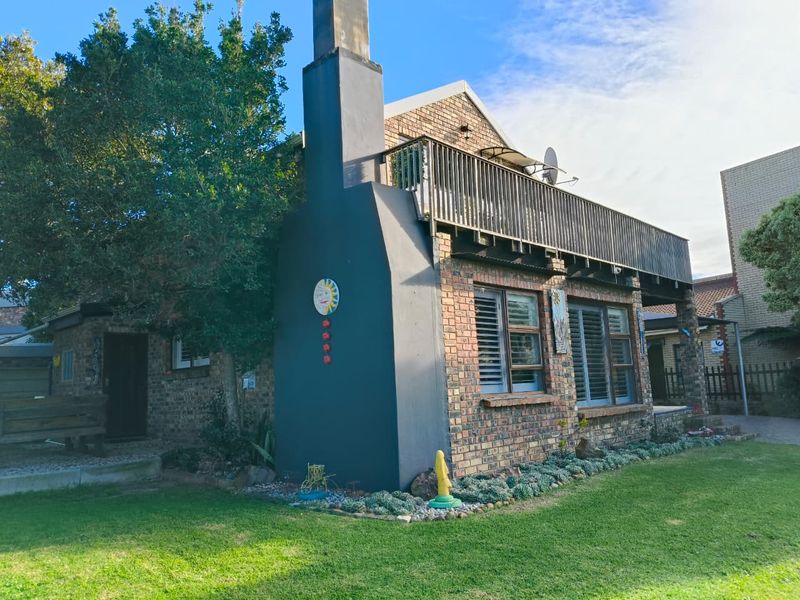 Double-Storey Facebrick Home with Distant Sea Views - Photo 2