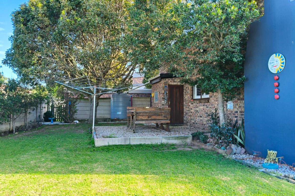 Double-Storey Facebrick Home with Distant Sea Views - Photo 3