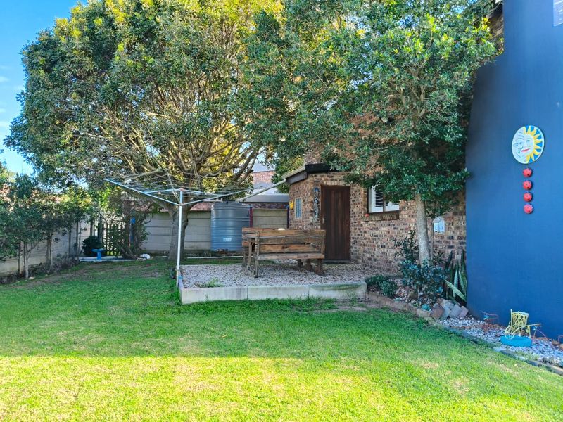Double-Storey Facebrick Home with Distant Sea Views - Photo 3