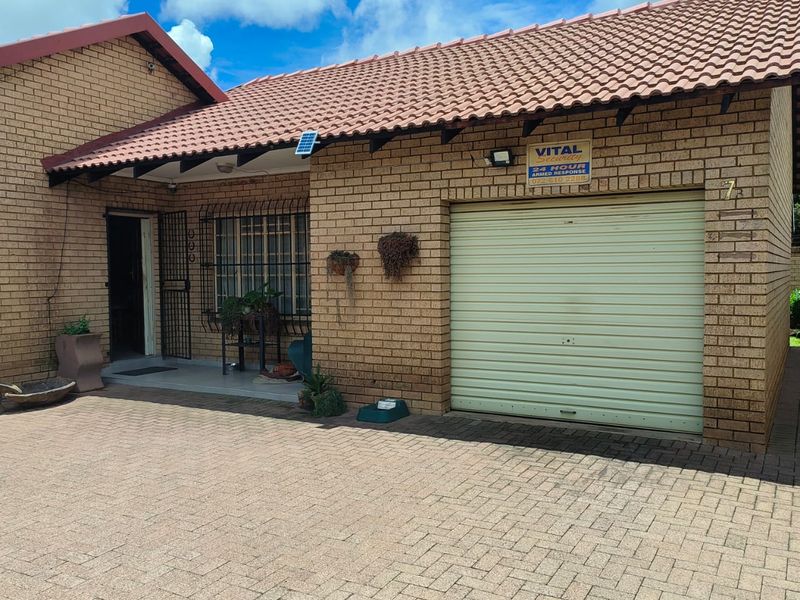 Charming 2-Bedroom Home with Entertainment Area, Splash Pool and JoJo Tank - Photo 1