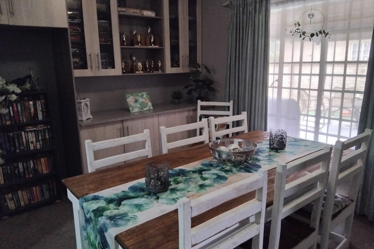 Charming 2-Bedroom Home with Entertainment Area, Splash Pool and JoJo Tank - Photo 4