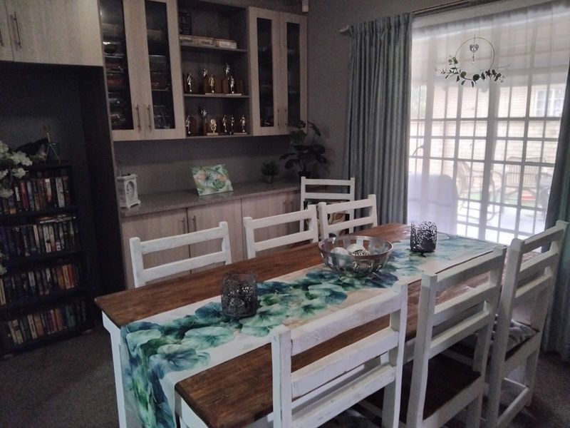 Charming 2-Bedroom Home with Entertainment Area, Splash Pool and JoJo Tank - Photo 4