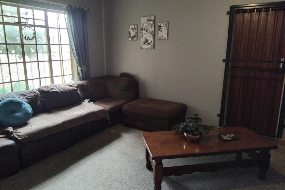 Charming 2-Bedroom Home with Entertainment Area, Splash Pool and JoJo Tank - Photo 2