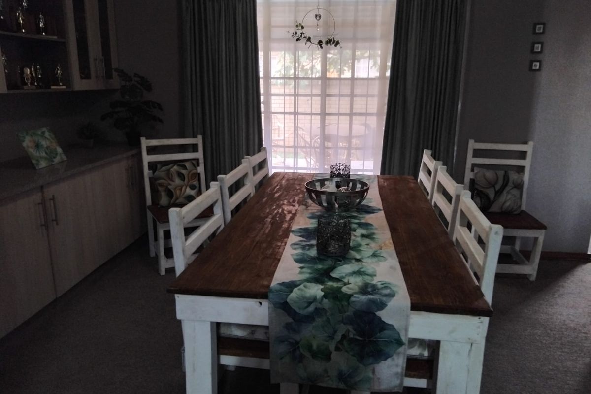 Charming 2-Bedroom Home with Entertainment Area, Splash Pool and JoJo Tank - Photo 5