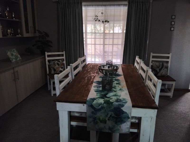 Charming 2-Bedroom Home with Entertainment Area, Splash Pool and JoJo Tank - Photo 5