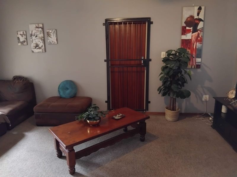 Charming 2-Bedroom Home with Entertainment Area, Splash Pool and JoJo Tank - Photo 3