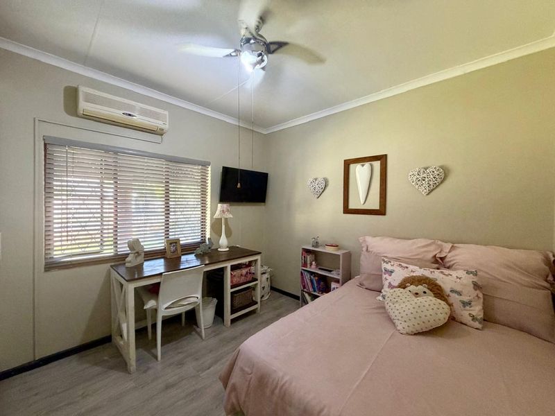 Modern Renovated Face-Brick Home with Flatlet for Sale in Veld en Vlei - Photo 10