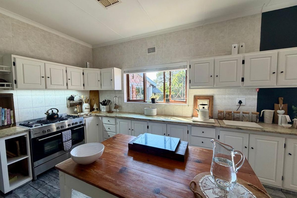 Modern Renovated Face-Brick Home with Flatlet for Sale in Veld en Vlei - Photo 3