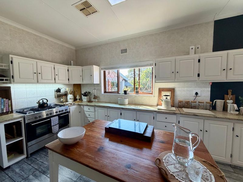 Modern Renovated Face-Brick Home with Flatlet for Sale in Veld en Vlei - Photo 3