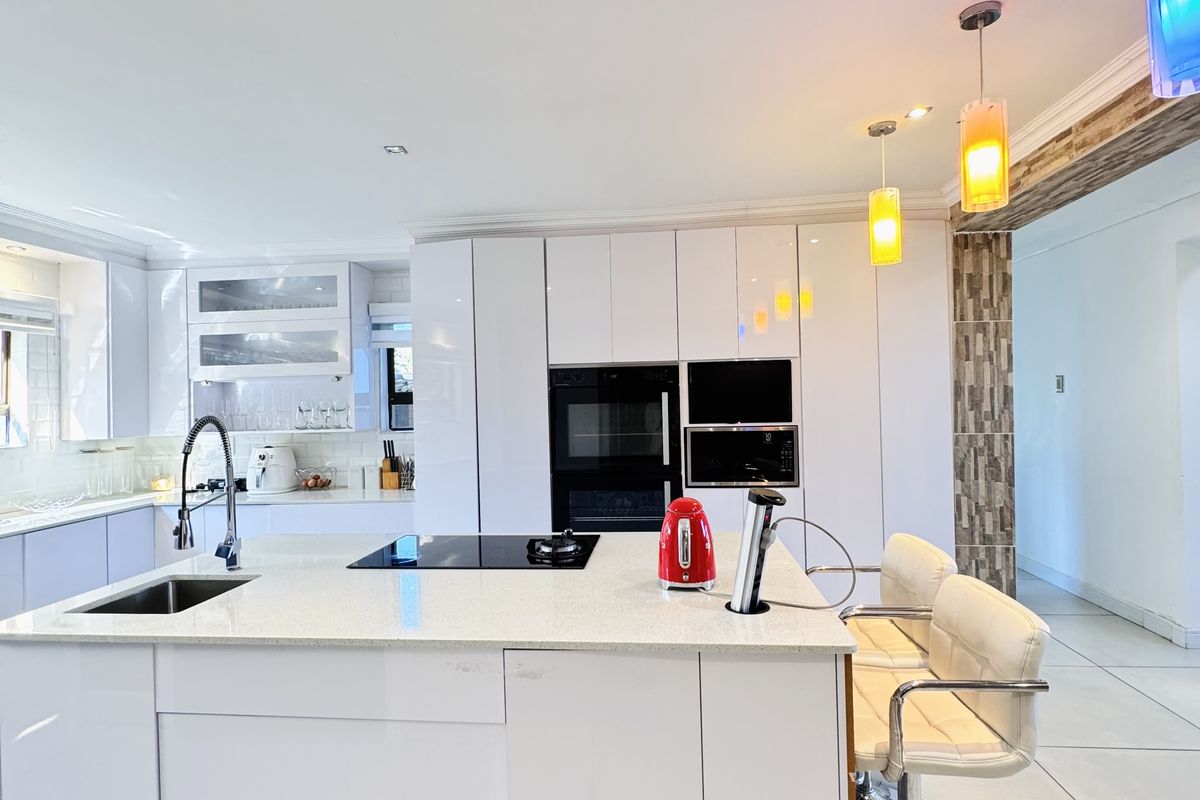 Luxury Family Living in The Ridge Estate - Photo 4