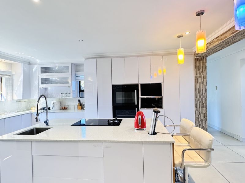 Luxury Family Living in The Ridge Estate - Photo 4
