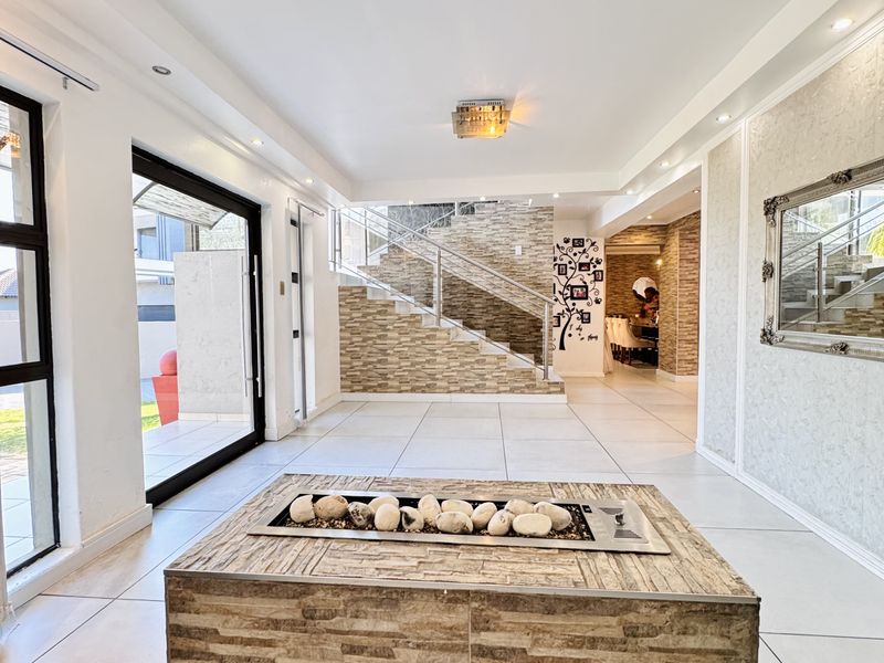 Luxury Family Living in The Ridge Estate - Photo 9