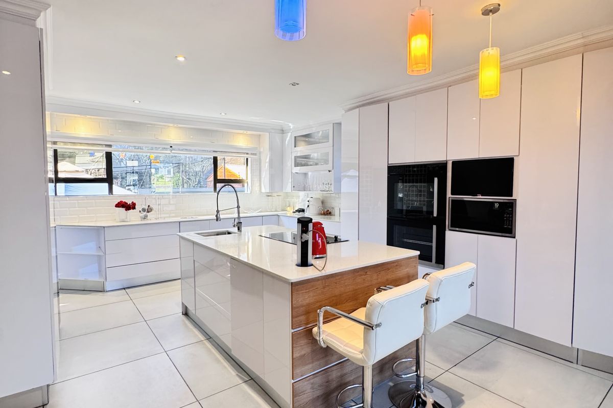 Luxury Family Living in The Ridge Estate - Photo 2