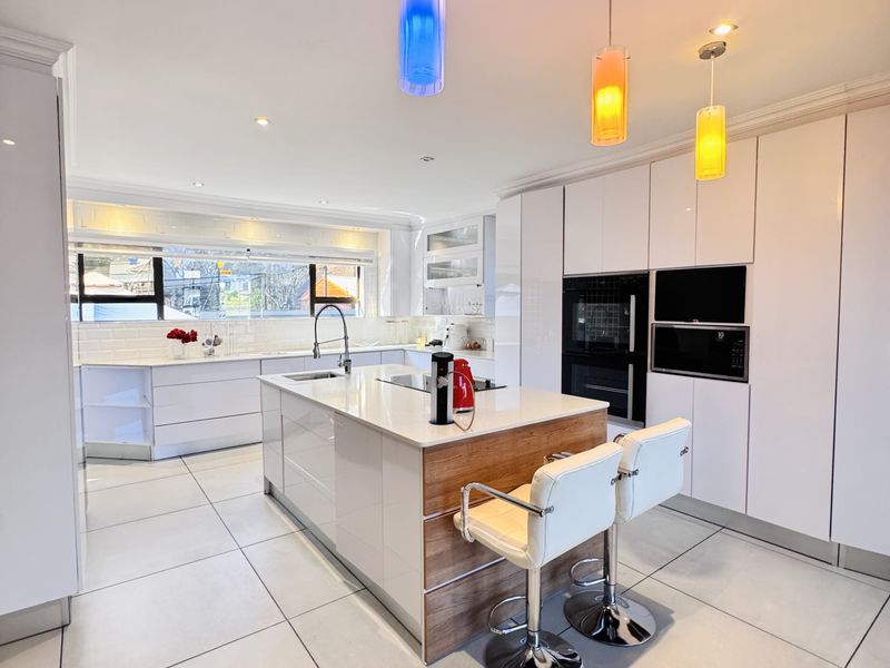 Luxury Family Living in The Ridge Estate - Photo 2