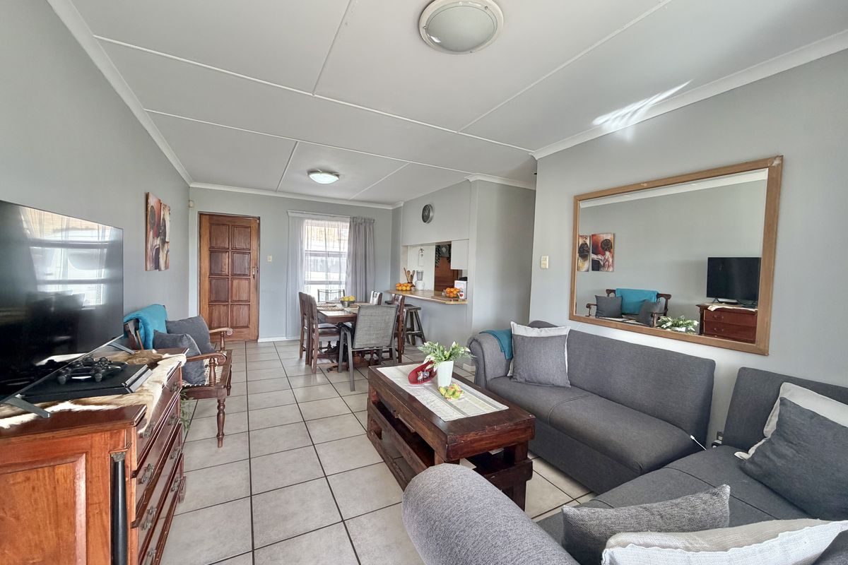 Townhouse o sale in Aston Bay - Photo 3