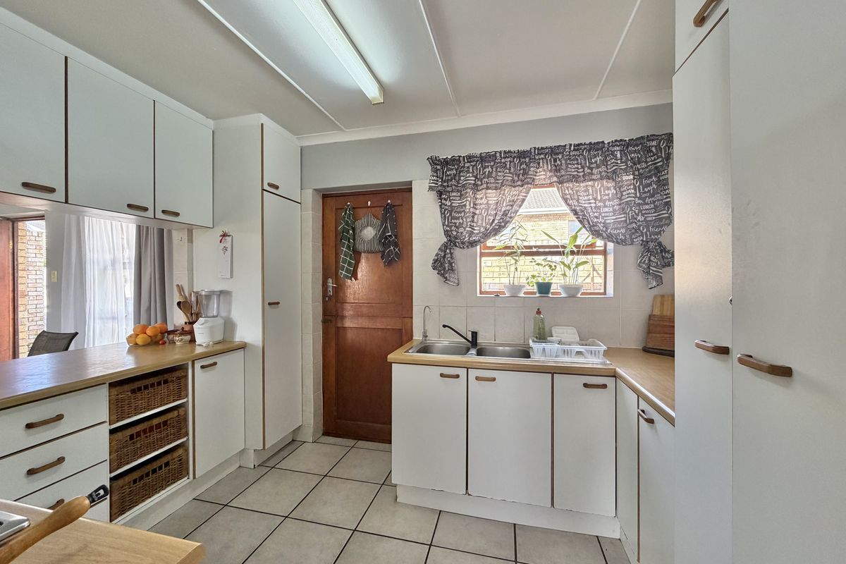 Townhouse o sale in Aston Bay - Photo 5