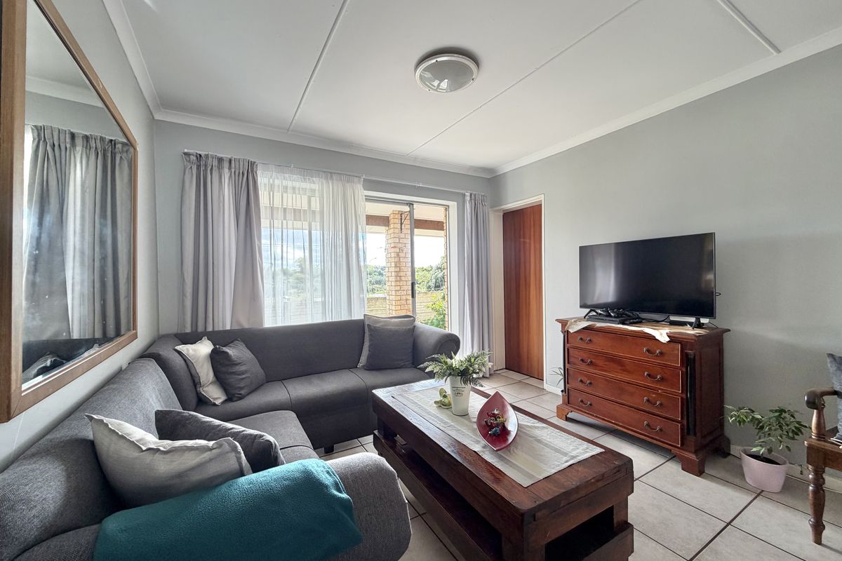 Townhouse o sale in Aston Bay - Photo 2